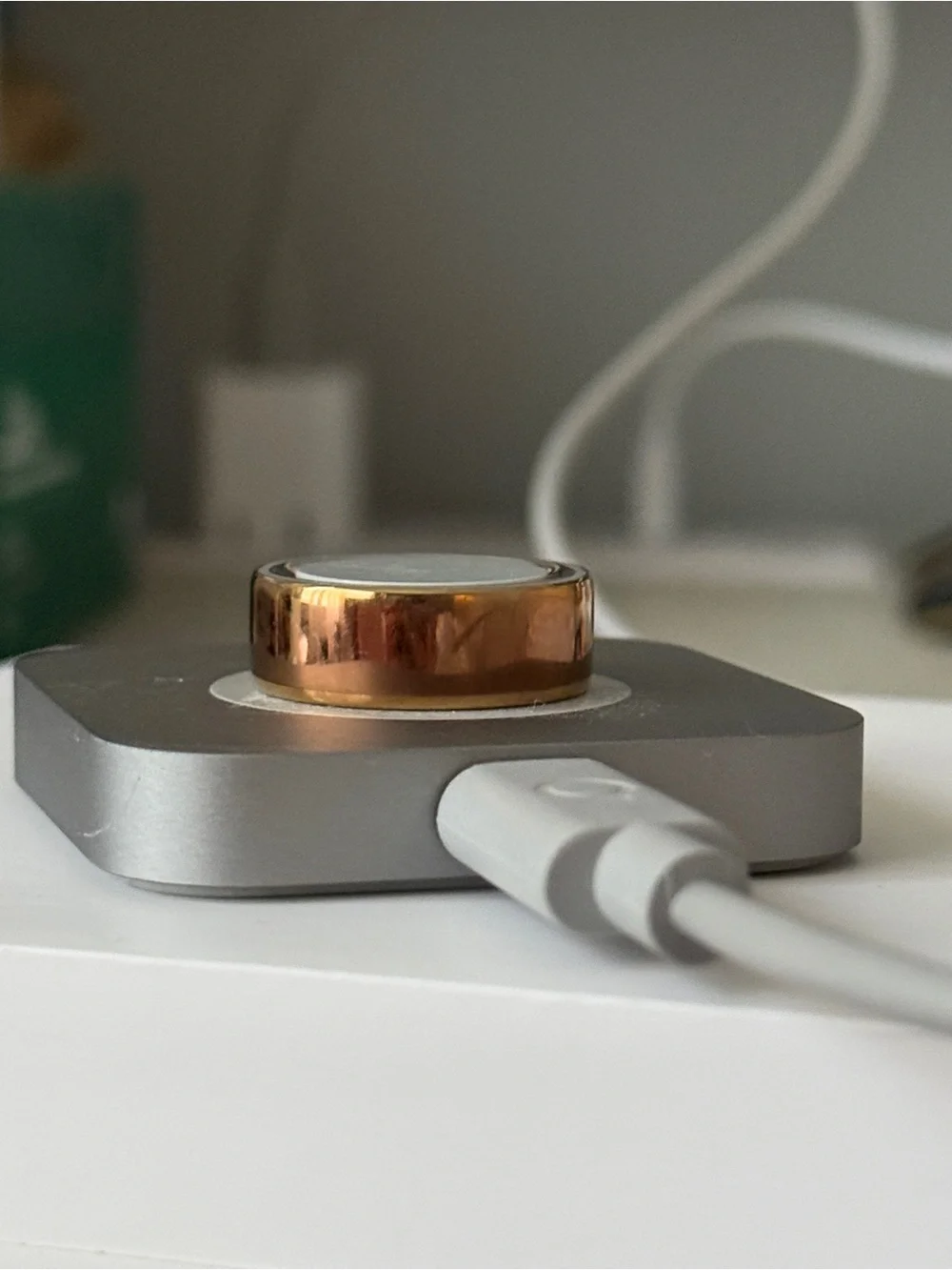 Oura Ring Gen 4 rose gold size 7 with original box and Charger